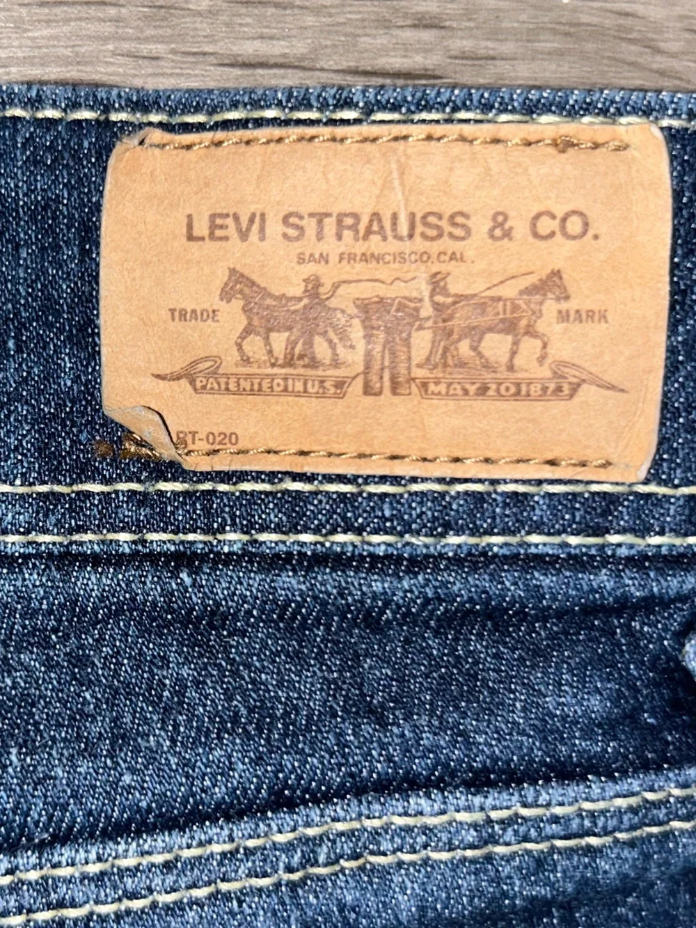 Low rise Levi’s jean shorts